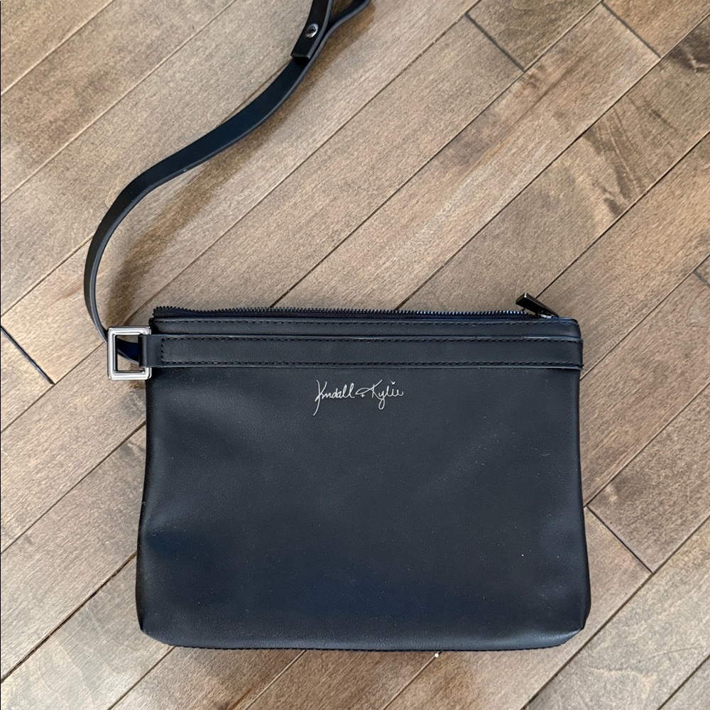 💛 KENDALL + KYLIE | Black Faux Leather Zip Clutch Wristlet